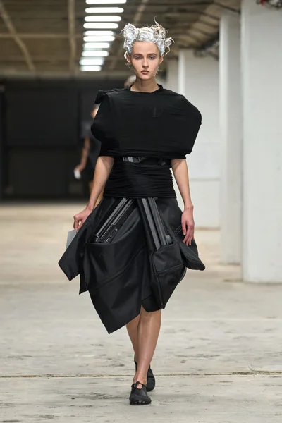 Look 12